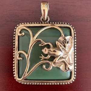 Vintage Gold Tone Frog on Lily Pad Pendant